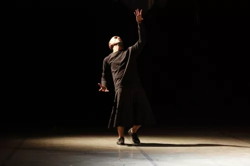 Iesu Escalente, Acrobatie, 25e promotion du Centre national des arts du cirque/CNAC de Châlons-en-Champagne