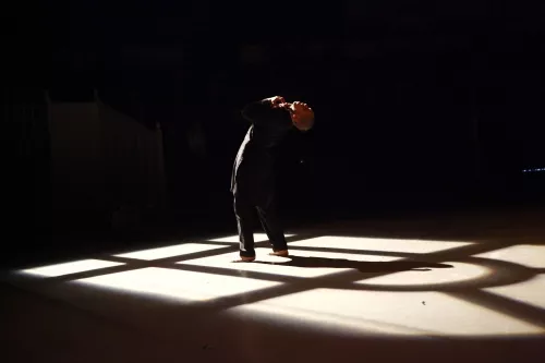 Iesu Escalente, Acrobatie, 25e promotion du Centre national des arts du cirque/CNAC de Châlons-en-Champagne