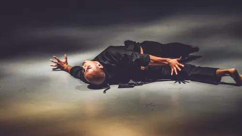 Iesu Escalente, Acrobatie, 25e promotion du Centre national des arts du cirque/CNAC de Châlons-en-Champagne