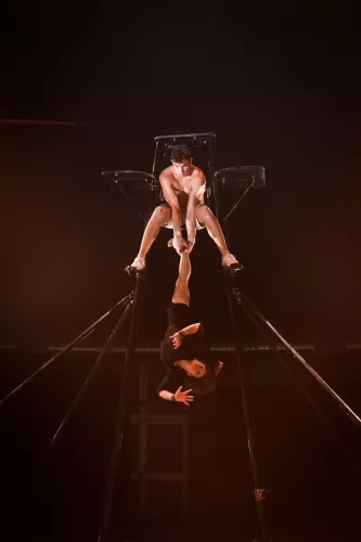 Duo Victoria Martinez et Basile Forest, Portique coréen, 25e promotion du Centre national des arts du cirque/CNAC de Châlons-en-Champagne