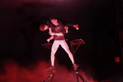 Duo Victoria Martinez et Basile Forest, Portique coréen, 25e promotion du Centre national des arts du cirque/CNAC de Châlons-en-Champagne