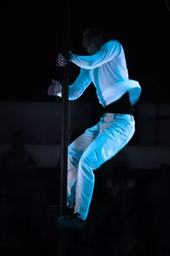 Santiago Howard, Mât chinois, 25e promotion du Centre national des arts du cirque/CNAC de Châlons-en-Champagne