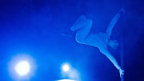 Santiago Howard, Mât chinois, 25e promotion du Centre national des arts du cirque/CNAC de Châlons-en-Champagne