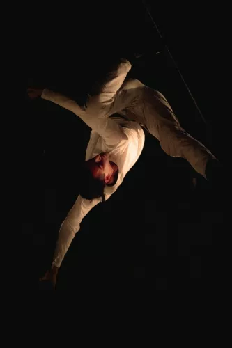 Santiago Howard, Mât chinois, 25e promotion du Centre national des arts du cirque/CNAC de Châlons-en-Champagne
