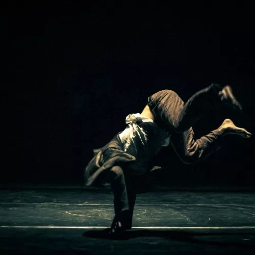 Andrés Labarca, Equilibres sur les mains, 25e promotion du Centre national des arts du cirque/CNAC de Châlons-en-Champagne