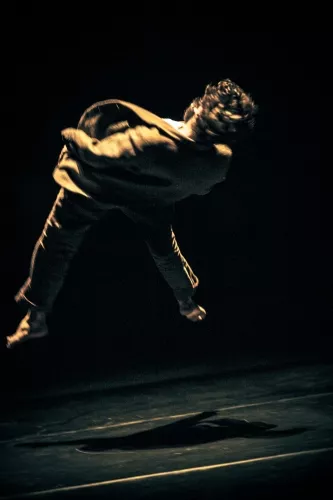 Andrés Labarca, Equilibres sur les mains, 25e promotion du Centre national des arts du cirque/CNAC de Châlons-en-Champagne