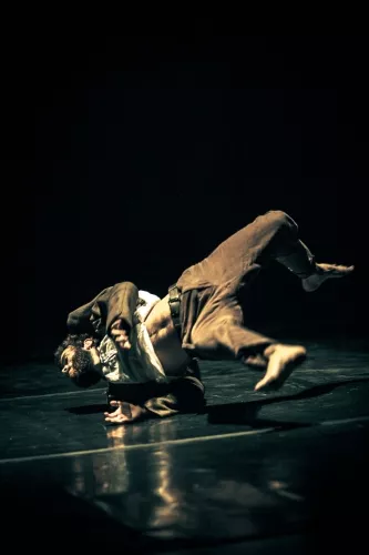 Andrés Labarca, Equilibres sur les mains, 25e promotion du Centre national des arts du cirque/CNAC de Châlons-en-Champagne