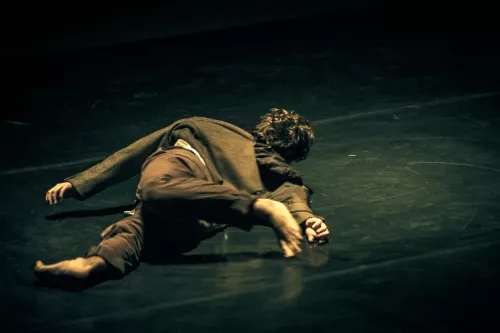 Andrés Labarca, Equilibres sur les mains, 25e promotion du Centre national des arts du cirque/CNAC de Châlons-en-Champagne