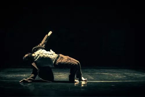 Andrés Labarca, Equilibres sur les mains, 25e promotion du Centre national des arts du cirque/CNAC de Châlons-en-Champagne
