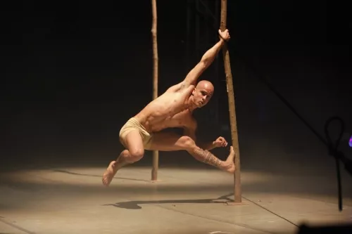 Philippe Ribeiro, Mât chinois, 25e promotion du Centre national des arts du cirque/CNAC de Châlons-en-Champagne
