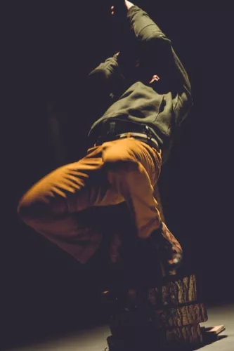 Philippe Ribeiro, Mât chinois, 25e promotion du Centre national des arts du cirque/CNAC de Châlons-en-Champagne