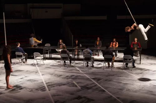 TETRAKAI, spectacle de fin d'études de la 25e promotion du Centre national des arts du cirque/CNAC de Châlons-en-Champagne, mis en scène par Christophe Huysman