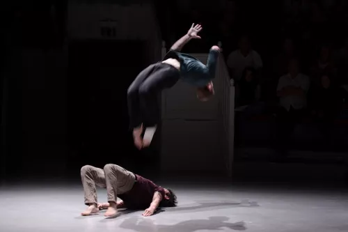 Luis Miguel Cajiao Oviedo, Jonathan Charlet, Main à main, portés acrobatiques, 26e promotion du Centre national des arts du cirque/CNAC de Châlons-en-Champagne