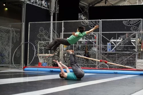 Luis Miguel Cajiao Oviedo, Jonathan Charlet, Main à main, portés acrobatiques, 26e promotion du Centre national des arts du cirque/CNAC de Châlons-en-Champagne