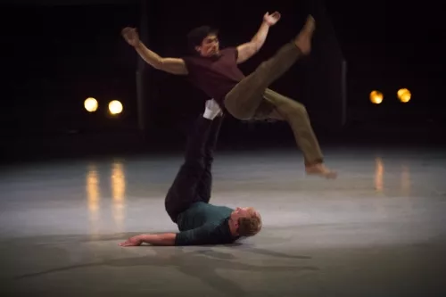 Luis Miguel Cajiao Oviedo, Jonathan Charlet, Main à main, portés acrobatiques, 26e promotion du Centre national des arts du cirque/CNAC de Châlons-en-Champagne