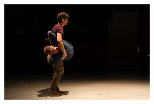 Luis Miguel Cajiao Oviedo, Jonathan Charlet, Main à main, portés acrobatiques, 26e promotion du Centre national des arts du cirque/CNAC de Châlons-en-Champagne