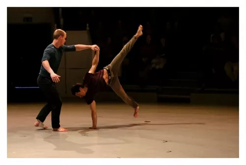 Luis Miguel Cajiao Oviedo, Jonathan Charlet, Main à main, portés acrobatiques, 26e promotion du Centre national des arts du cirque/CNAC de Châlons-en-Champagne