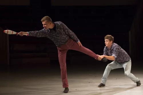 Alastair Davies, Jules Trupin, Bascule coréenne, 26e promotion du Centre national des arts du cirque/CNAC de Châlons-en-Champagne