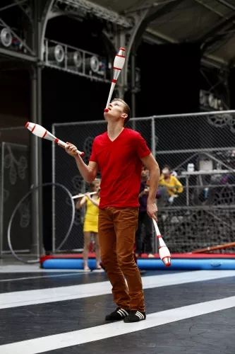 Alastair Davies, Jules Trupin, Bascule coréenne, 26e promotion du Centre national des arts du cirque/CNAC de Châlons-en-Champagne