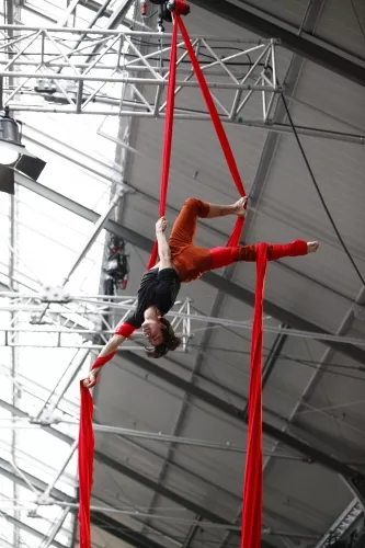 Danilo de Campos Pacheco, Tissus, 26e promotion du Centre national des arts du cirque/CNAC de Châlons-en-Champagne