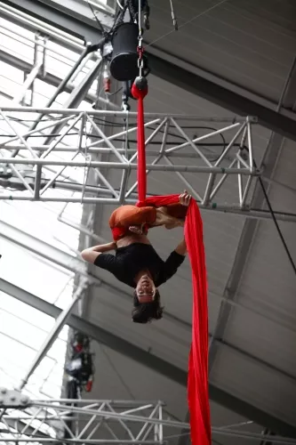 Danilo de Campos Pacheco, Tissus, 26e promotion du Centre national des arts du cirque/CNAC de Châlons-en-Champagne