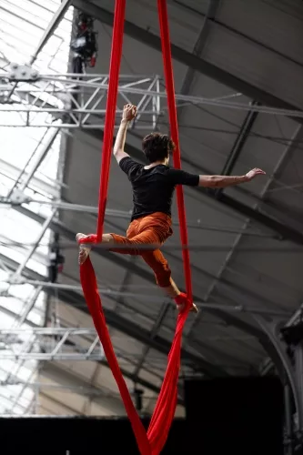 Danilo de Campos Pacheco, Tissus, 26e promotion du Centre national des arts du cirque/CNAC de Châlons-en-Champagne