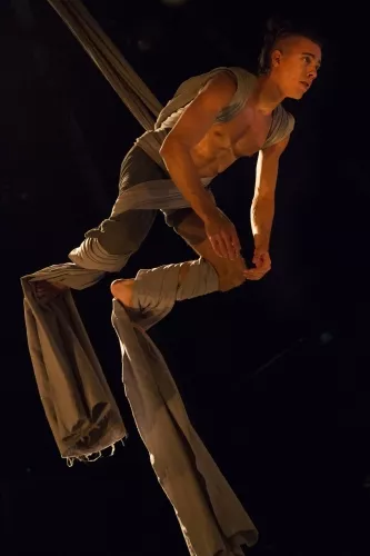 Danilo de Campos Pacheco, Tissus, 26e promotion du Centre national des arts du cirque/CNAC de Châlons-en-Champagne