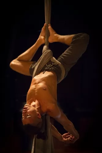 Danilo de Campos Pacheco, Tissus, 26e promotion du Centre national des arts du cirque/CNAC de Châlons-en-Champagne