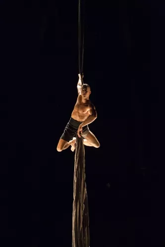 Danilo de Campos Pacheco, Tissus, 26e promotion du Centre national des arts du cirque/CNAC de Châlons-en-Champagne