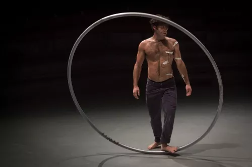 Juan Ignacio Tula, Roue cyr, 26e promotion du Centre national des arts du cirque/CNAC de Châlons-en-Champagne