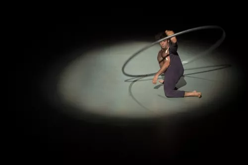 Juan Ignacio Tula, Roue cyr, 26e promotion du Centre national des arts du cirque/CNAC de Châlons-en-Champagne