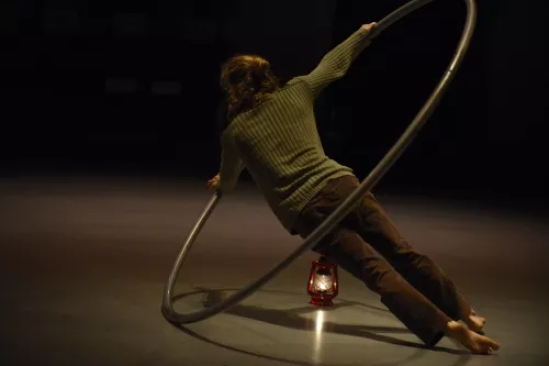 Stefan Kinsman, Roue cyr, 26e promotion du Centre national des arts du cirque/CNAC de Châlons-en-Champagne