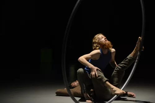 Stefan Kinsman, Roue cyr, 26e promotion du Centre national des arts du cirque/CNAC de Châlons-en-Champagne