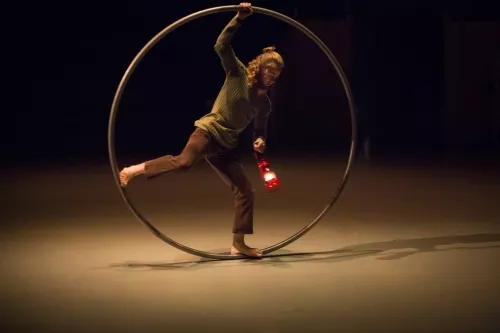 Stefan Kinsman, Roue cyr, 26e promotion du Centre national des arts du cirque/CNAC de Châlons-en-Champagne