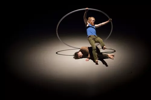 Stefan Kinsman, Roue cyr, 26e promotion du Centre national des arts du cirque/CNAC de Châlons-en-Champagne