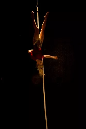 Chloe Mazet, Corde lisse, 26e promotion du Centre national des arts du cirque/CNAC de Châlons-en-Champagne