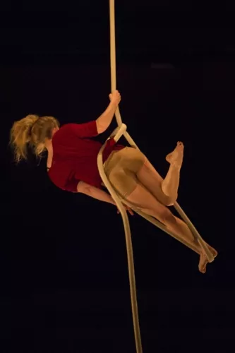 Chloe Mazet, Corde lisse, 26e promotion du Centre national des arts du cirque/CNAC de Châlons-en-Champagne