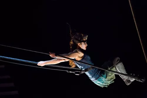 VANAVARA, spectacle de fin d'études de la 28e promotion du Centre national des arts du cirque/CNAC de Châlons-en-Champagne, mis en scène par Gaëtan Levèque / Collectif AOC