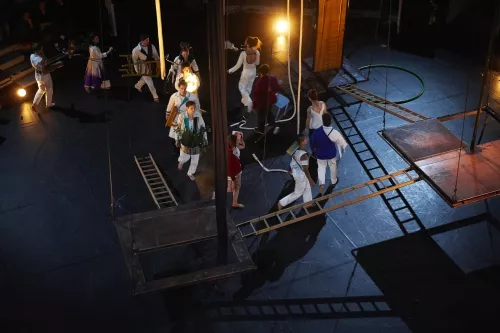 ATELIER 29, spectacle de fin d'études de la 29e promotion du Centre national des arts du cirque/CNAC de Châlons-en-Champagne, mis en scène par Mathurin Bolze / Cie MPTA