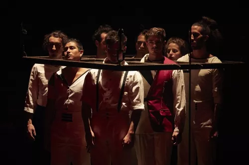 ATELIER 29, spectacle de fin d'études de la 29e promotion du Centre national des arts du cirque/CNAC de Châlons-en-Champagne, mis en scène par Mathurin Bolze / Cie MPTA