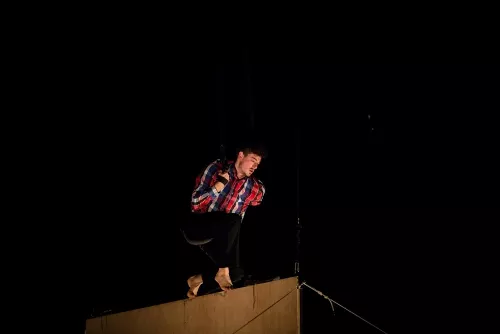 Fraser Borwick, sangles aériennes, 29e promotion du Centre national des arts du cirque (Cnac) de Châlons-en-Champagne