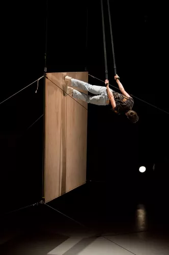 Fraser Borwick, sangles aériennes, 29e promotion du Centre national des arts du cirque (Cnac) de Châlons-en-Champagne