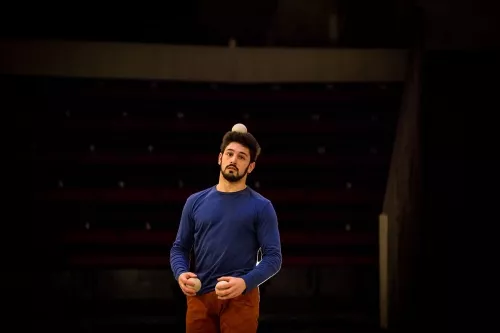 Nicolo Bussi, acro-jonglerie, 29e promotion du Centre national des arts du cirque (Cnac) de Châlons-en-Champagne