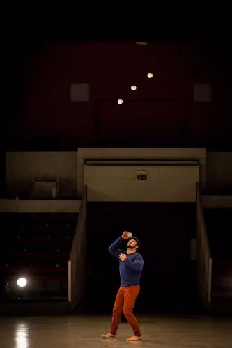 Nicolo Bussi, acro-jonglerie, 29e promotion du Centre national des arts du cirque (Cnac) de Châlons-en-Champagne