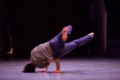 Corentin Diana, acrobaties au sol, 29e promotion du Centre national des arts du cirque (Cnac) de Châlons-en-Champagne