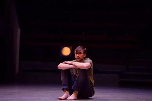 Corentin Diana, acrobaties au sol, 29e promotion du Centre national des arts du cirque (Cnac) de Châlons-en-Champagne