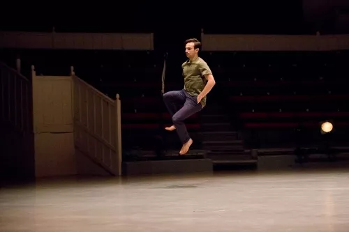 Corentin Diana, acrobaties au sol, 29e promotion du Centre national des arts du cirque (Cnac) de Châlons-en-Champagne