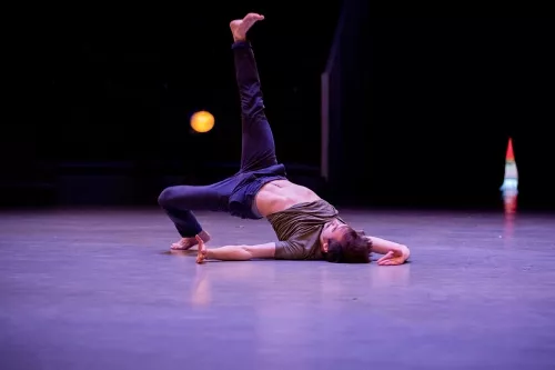 Corentin Diana, acrobaties au sol, 29e promotion du Centre national des arts du cirque (Cnac) de Châlons-en-Champagne