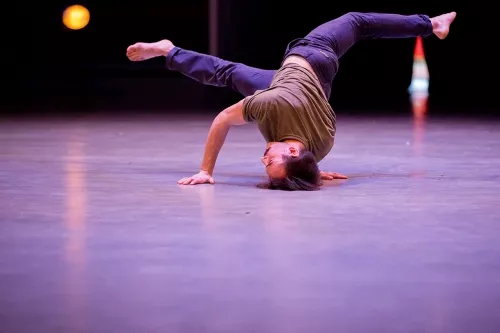 Corentin Diana, acrobaties au sol, 29e promotion du Centre national des arts du cirque (Cnac) de Châlons-en-Champagne