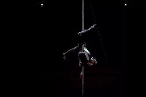 Leonardo Duarte Marques Ferreira, mât chinois, 29e promotion du Centre national des arts du cirque (Cnac) de Châlons-en-Champagne
